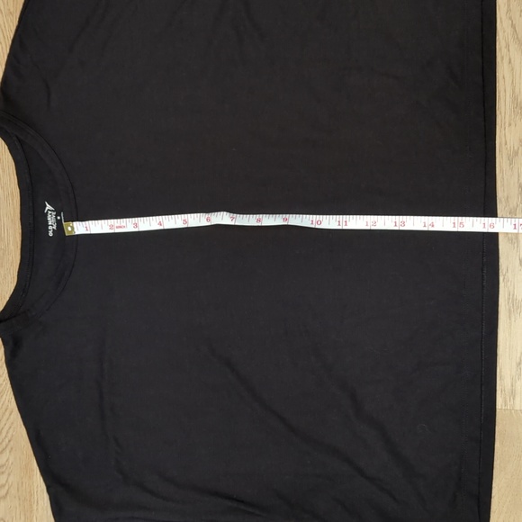 Old Navy Cropped Workout Short Sleeve Top - Picture 3 of 6